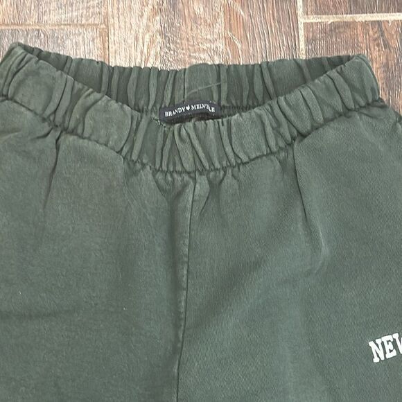 ✨ Brandy Melville Green Joggers with Pockets - 27-Inch Inseam - Picture 3 of 4